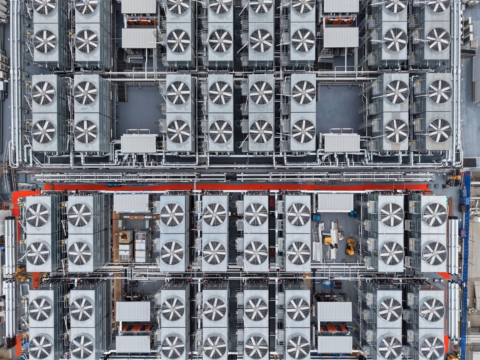 Commercial rooftop HVAC cooling units